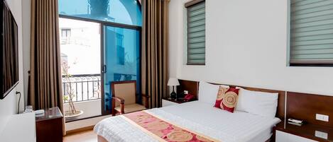 Habitación doble superior, 1 cama de matrimonio grande, balcón, vistas a la ciudad | Ropa de cama de alta calidad, colchones viscoelásticos, minibar