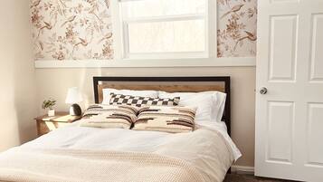 3 bedrooms, iron/ironing board, travel crib, free WiFi