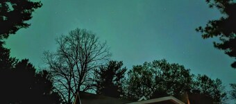 The Trimbelle Cottage: Secluded Riverside Retreat on 7 acres, with Hot Tub!