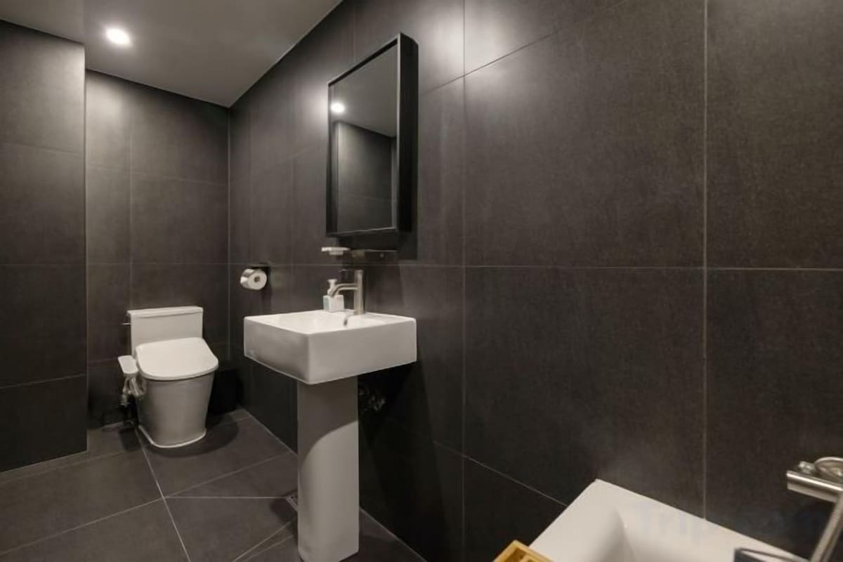 Bathroom | Bathrobes, slippers, towels