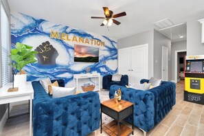 Interior - MelaNation! 2BD / 2BA Near NRG/HOU/Rodeo, MelaNation! 2BD / 2BA Near NRG/HOU/Rodeo (Houston)