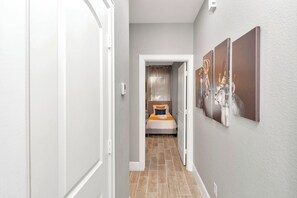2 bedrooms, iron/ironing board, WiFi, bed sheets - MelaNation! 2BD / 2BA Near NRG/HOU/Rodeo, MelaNation! 2BD / 2BA Near NRG/HOU/Rodeo (Houston)