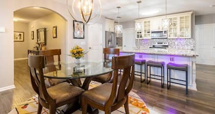 5-bedroom vacation home just 5 minutes from Palm Beach International Airport.