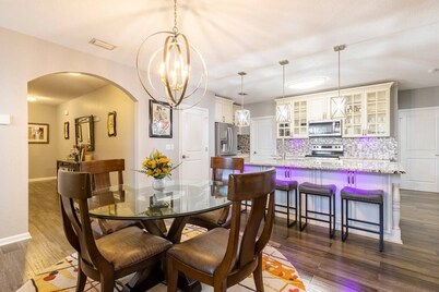 5-bedroom vacation home just 5 minutes from Palm Beach International Airport.