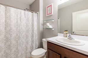Shower, hair dryer, towels, soap - 5-bedroom vacation home just 5 minutes from Palm Beach International Airport. (Haverhill)