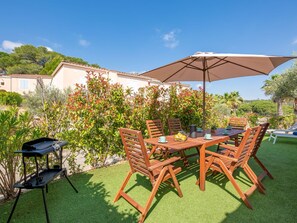 Outdoor dining - Les Eucalyptus by Interhome (Saint Aygulf)