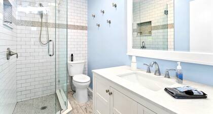 easy access to beach, large family retreat, huge outdoor area
