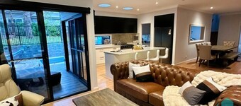 Lake Breeze - bushland escape, with plunge pool