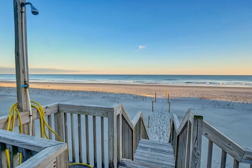 Waterfront*Steps to beach*Boat Launch*Kayaks*Pools