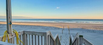 Waterfront*Steps to beach*Boat Launch*Kayaks*Pools