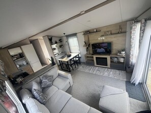 Télévision, cheminée