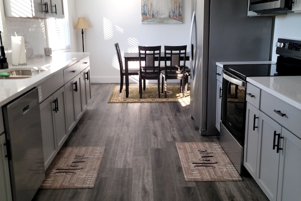 Refrigerador, microondas, horno, placa de cocina