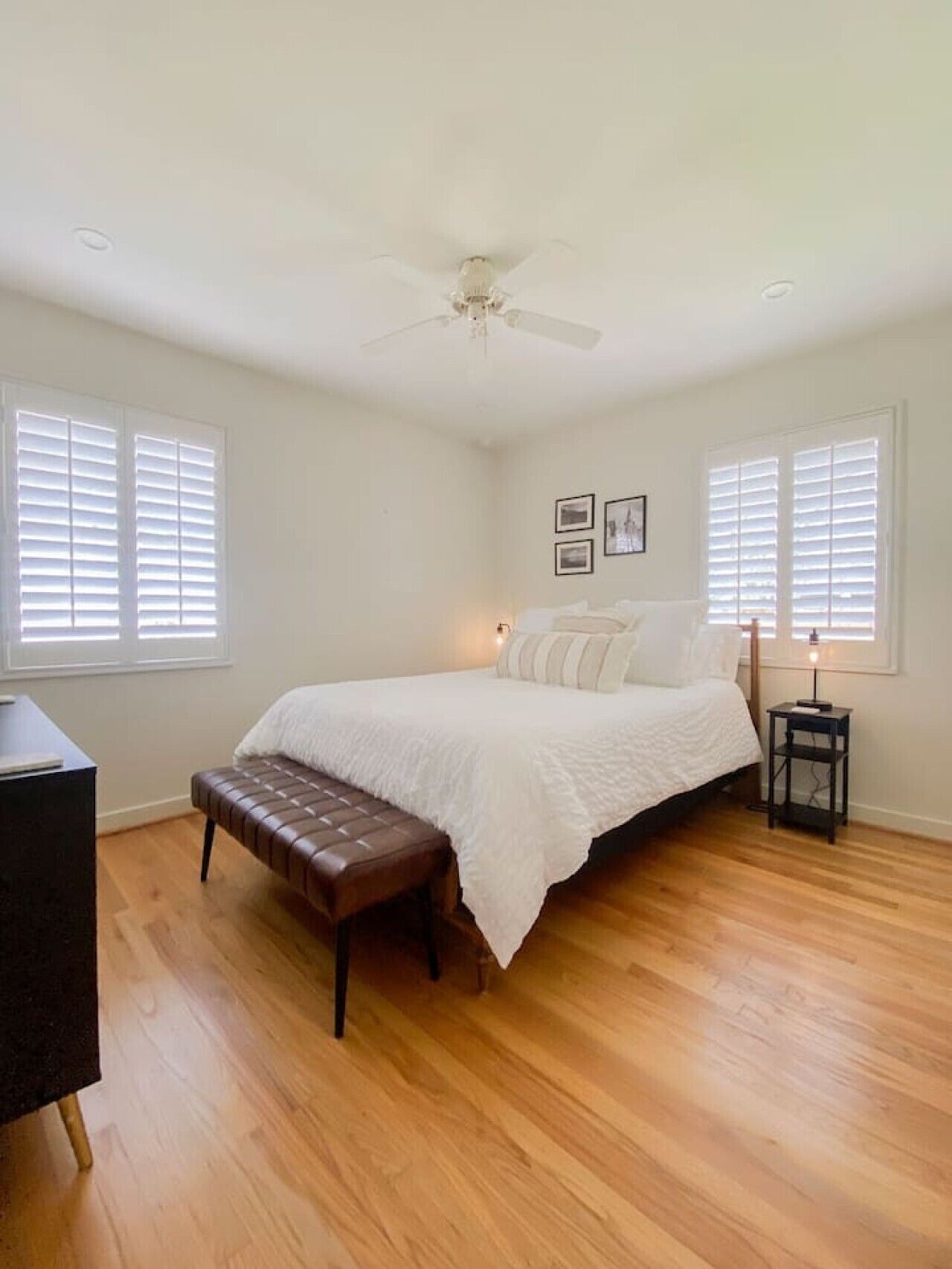 3 bedrooms, desk, iron/ironing board, travel crib