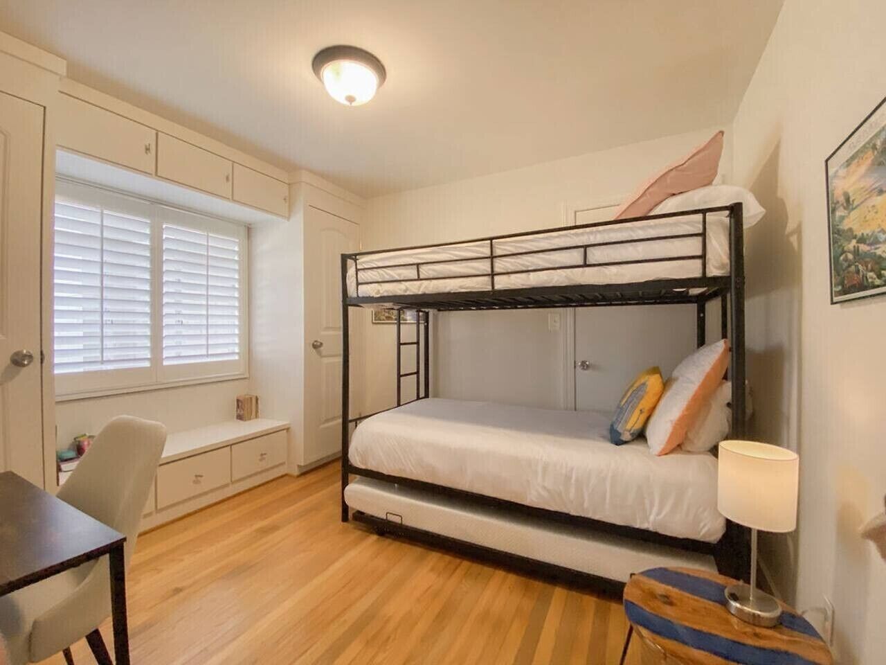 3 bedrooms, desk, iron/ironing board, travel crib