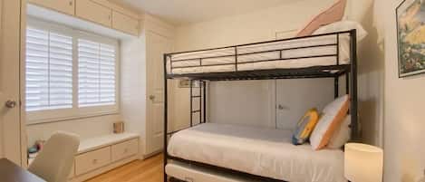 3 bedrooms, desk, iron/ironing board, travel crib