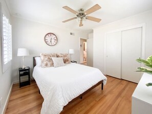 3 bedrooms, desk, iron/ironing board, travel cot - Beautiful Home in Crestline Park with Hot Tub! (Birmingham)