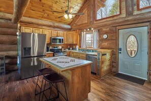 Køleskab, mikrobølgeovn, ovn, kogeplade