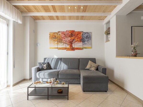 TV - Nice apartment for 6 guests with WIFI, TV, terrace and pets allowed (Erli)