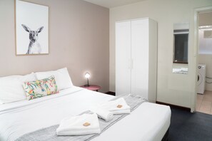 1 bedroom, desk, iron/ironing board, free WiFi