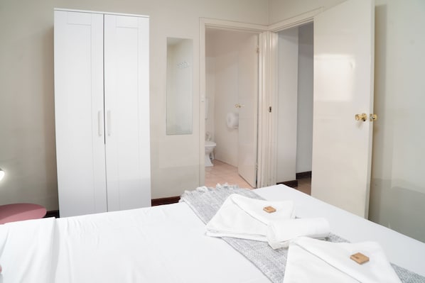 1 bedroom, desk, iron/ironing board, free WiFi