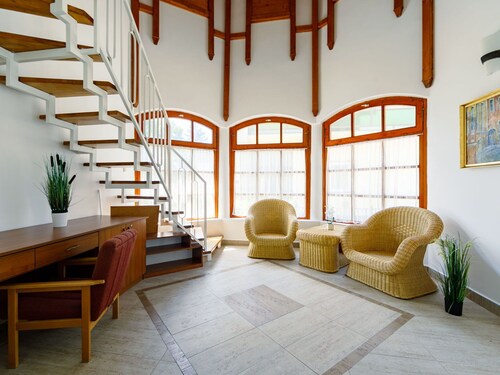 Wonderful private villa for 12 guests with A/C, WIFI, TV, patio and pets allowed