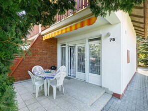 Outdoor dining - Beautiful  villa for 4 guests with A/C, WIFI, TV, terrace and pets allowed (Tapolca)