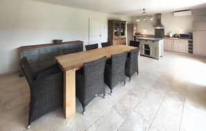Dining - Nice home in Saint-Laurent-de-la-Ca (Saint-Laurent-de-la-Ca)