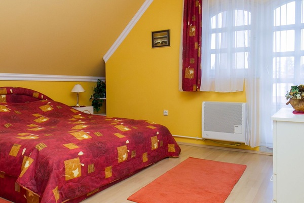 Meubles, Propriété, Confort, Fenêtre, Bois, Plante, Orange, Bâtiment, Textile, Design Intérieur