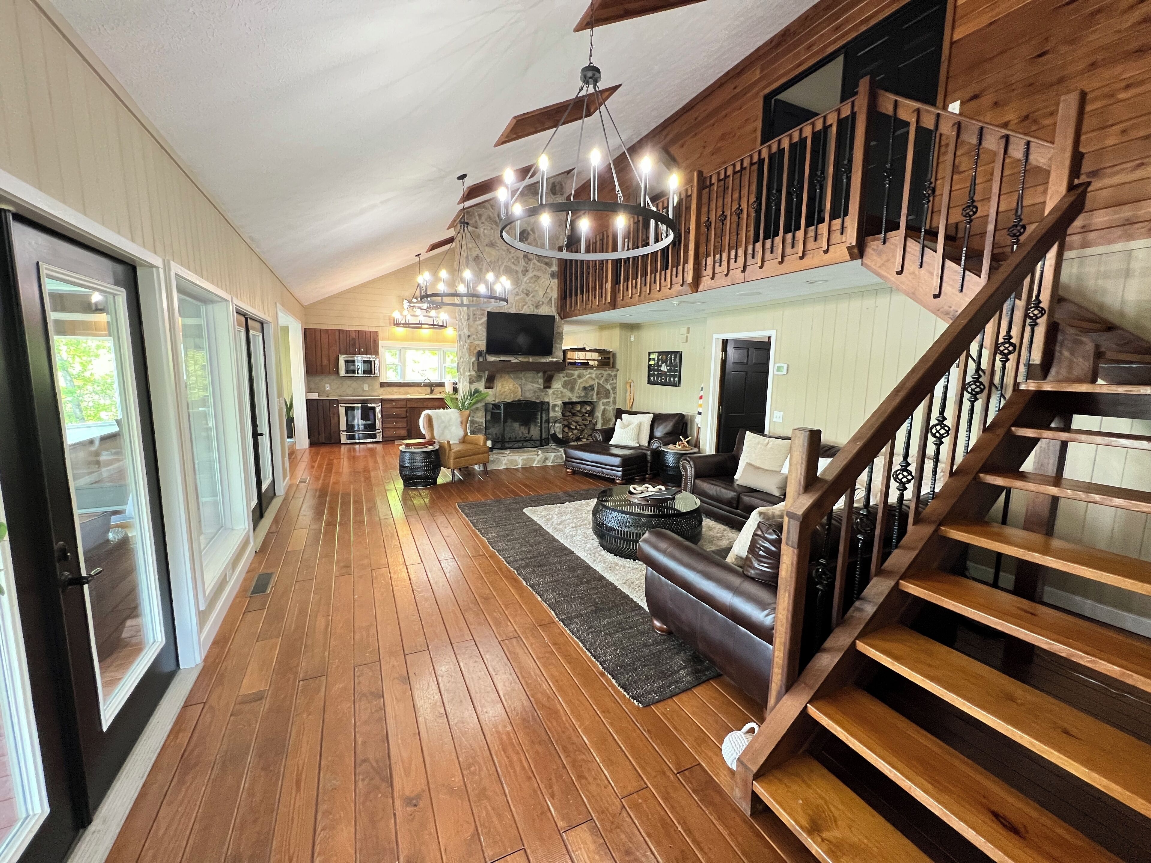 Sunset View Lake Front Weiss Lake that Sleeps17 with a Golf-cart