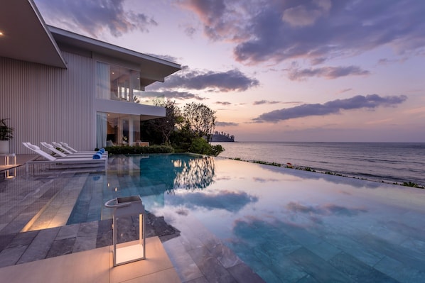 Indoor pool, pool loungers