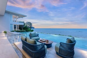 Indoor pool, pool loungers