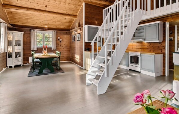 Interior - Awesome home in østby with kitchen (Østby)