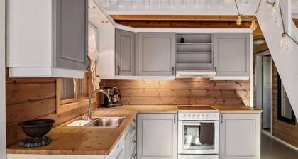 Awesome home in østby with kitchen