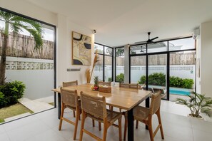 Villa Deluxe | Comedor