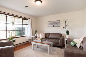 Jeux vidéo, table de tennis de table, livres