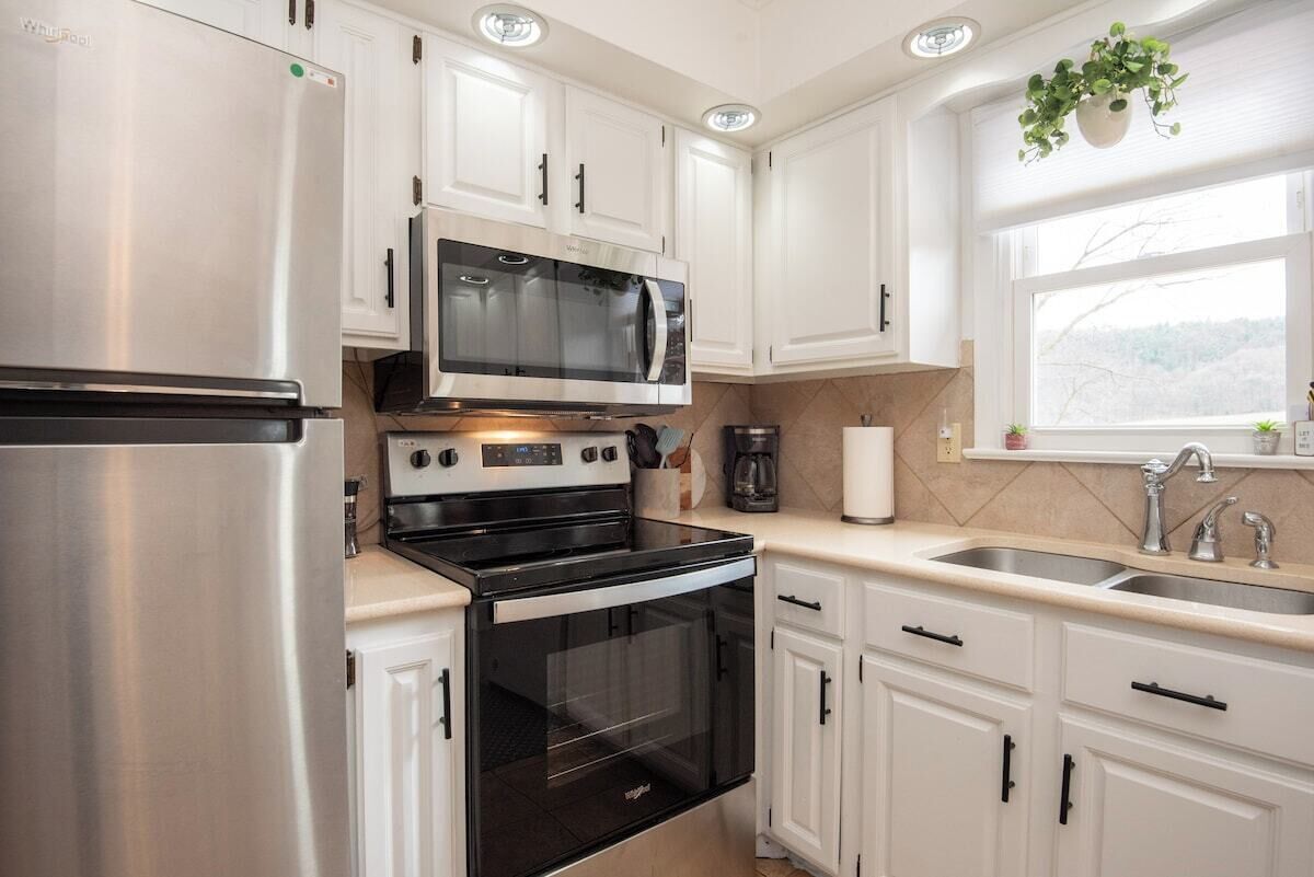 Frigorífic, microones, forn i placa de cuina 