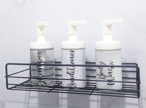 Dusche, Handtücher, Seife, Shampoo