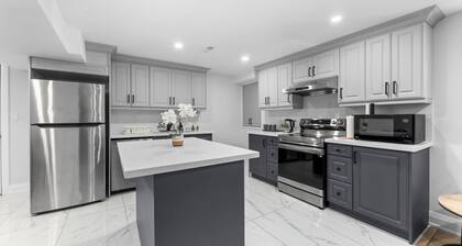 Urban Haven: 2BR/2BA+Office, Kitchen, Dining