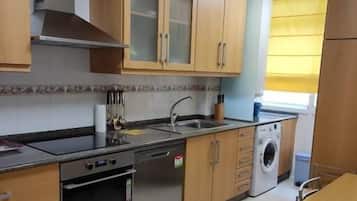 Kühlschrank, Mikrowelle, Ofen, Geschirrspüler