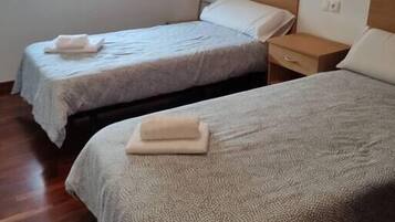 3 Schlafzimmer, Bügeleisen/Bügelbrett, Reisekinderbett, WLAN