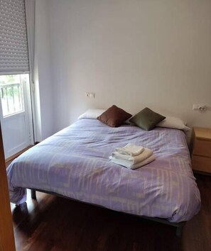 3 dormitorios, tabla de planchar con plancha, cuna de viaje y wifi