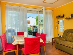 TV - Beautiful villa for 5 guests with A/C, TV and terrace (Keszthely)