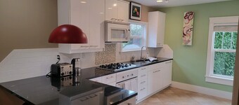 Located in close proximity to Willamette University, 2 bedroom 2 bath.