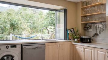 Free daily English breakfast