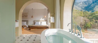 Distant Mountain Guesthouse