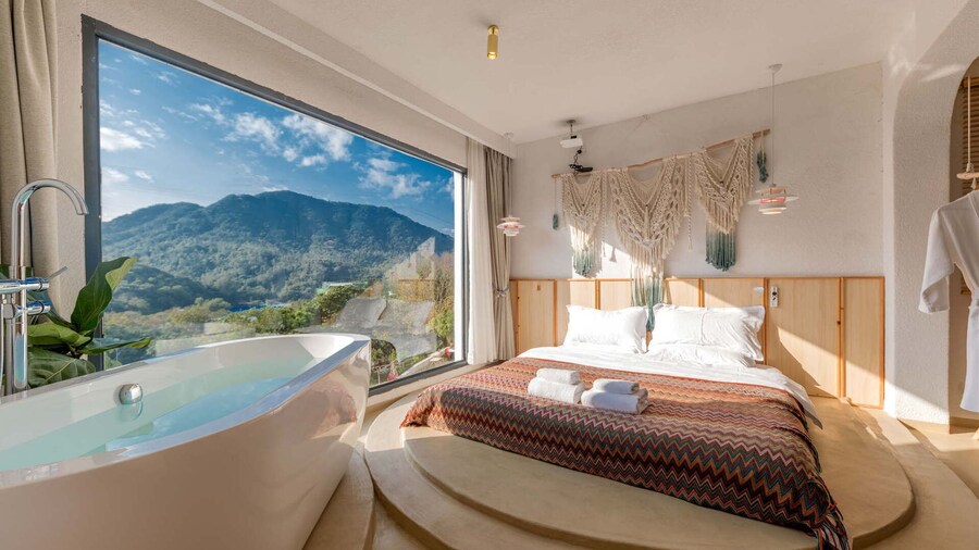 Distant Mountain Guesthouse