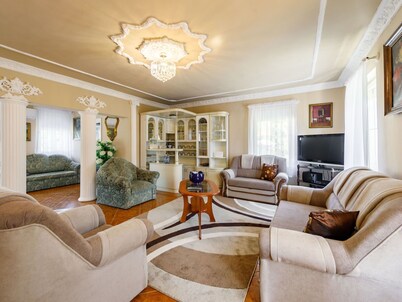 Wonderful private villa for 11 guests with WIFI, A/C, TV, patio and parking