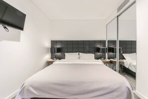 1 habitación, tabla de planchar con plancha, wifi y ropa de cama 