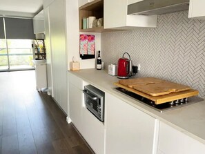 Private kitchen - studio centrally located in NEWTOWN.
The longer you stay = discount!
(Newtown)
