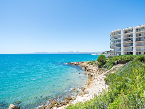 Apartment with sea views 1min beach